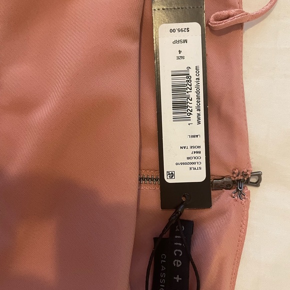 Beautiful chick satin Alice + Olivia summer dress - Picture 3 of 5